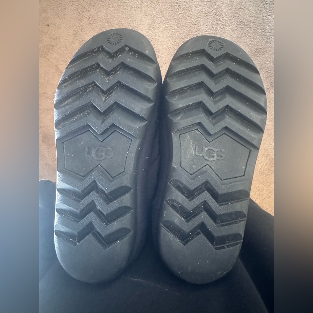 UGG Classic Maxi Mini Quilted Shell Boot - Picture 5 of 6
